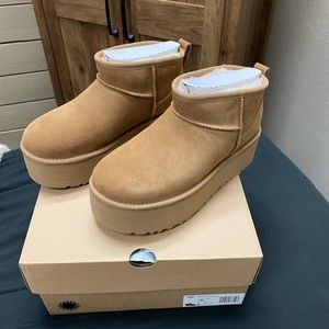 UGG CLASSIC ULTRA MINI PLATFORM SIZE 7 NEW!